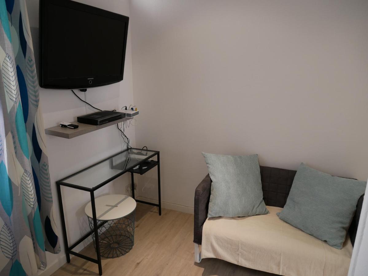 Modern 1 Bedroom Apartment Near The Metro. Ивры-Сур-Сеине Экстерьер фото