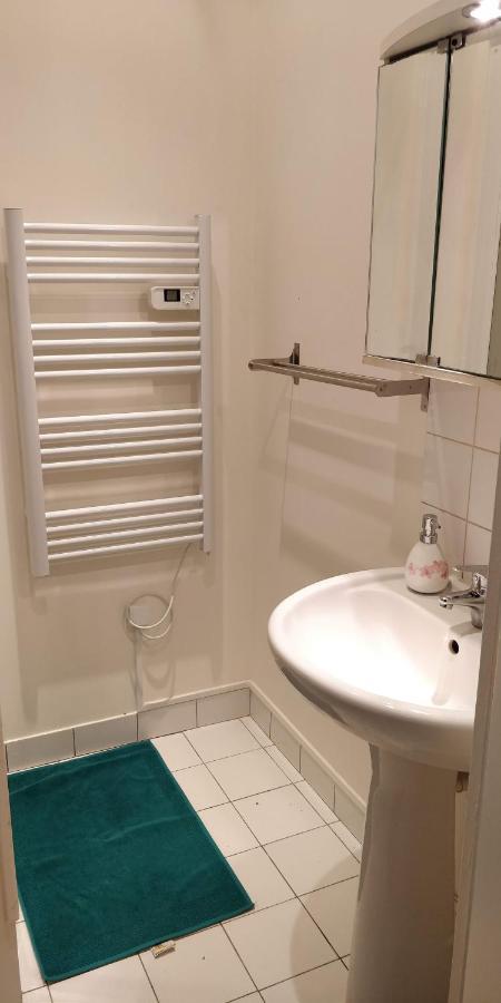Modern 1 Bedroom Apartment Near The Metro. Ивры-Сур-Сеине Экстерьер фото